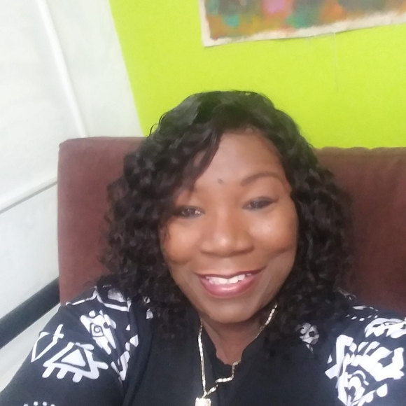 Meet your Posher, Tanya - Picture 1 of 1